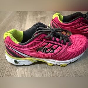 Fila Women's Pink and gray Sneakers 8.5